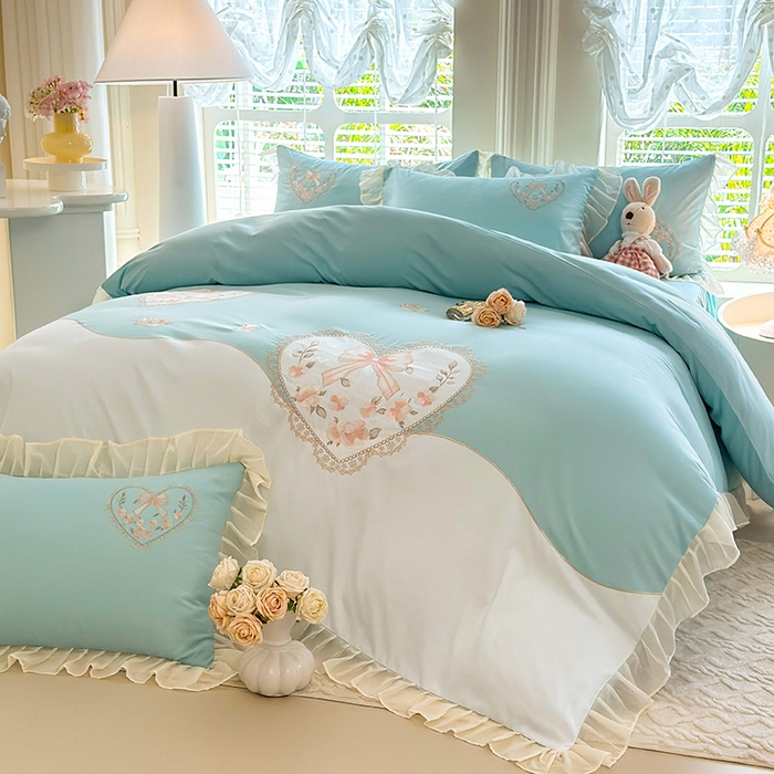 91家纺网 家纺一手货源 找家纺 慕语家纺 2025新款少女系贴布绣蕾丝花边水洗磨毛棉四件套--芳菲系列（专版花型） 芳菲-水绿