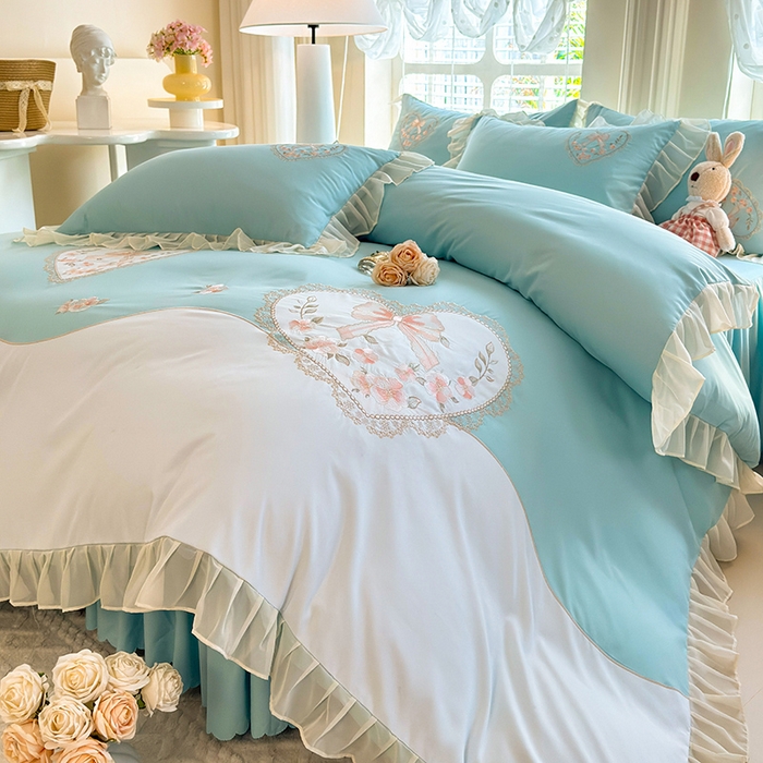 91家纺网 家纺一手货源 找家纺 慕语家纺 2025新款少女系贴布绣蕾丝花边水洗磨毛棉四件套--芳菲系列（专版花型） 芳菲-水绿