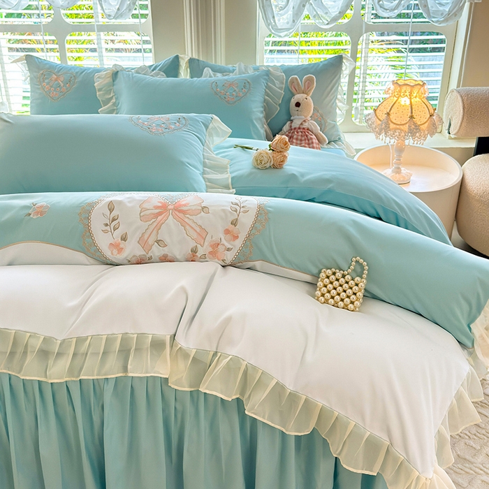 91家纺网 家纺一手货源 找家纺 慕语家纺 2025新款少女系贴布绣蕾丝花边水洗磨毛棉四件套--芳菲系列（专版花型） 芳菲-水绿