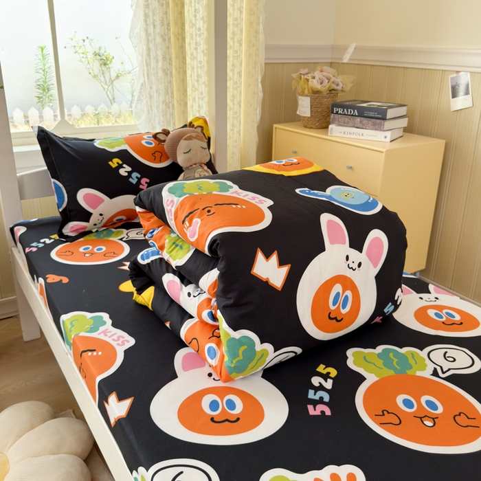 91家纺网 家纺一手货源 找家纺 乐居坊 2025新款开学季亲肤棉透气印花芦荟棉四件套（宿舍床） 胡萝卜兵