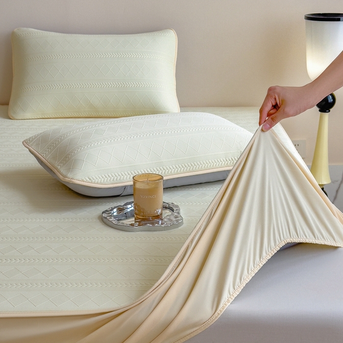 91家纺网 家纺一手货源 找家纺 莱家富 2025新款A类柔感彩绒棉夹棉床笠三件套床笠单件单床笠-素菱笺系列 素菱笺-麦浪黄