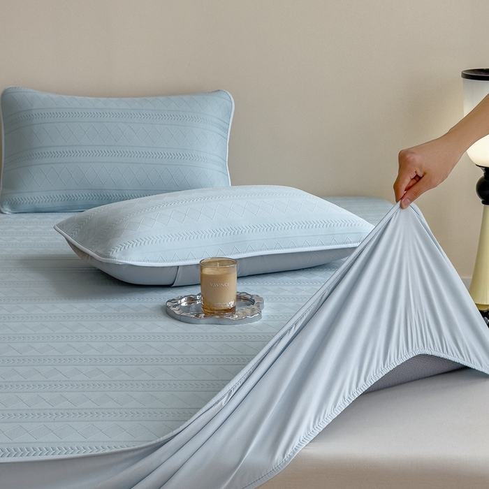 91家纺网 家纺一手货源 找家纺 莱家富 2025新款A类柔感彩绒棉夹棉床笠三件套床笠单件单床笠-素菱笺系列 素菱笺-青釉蓝