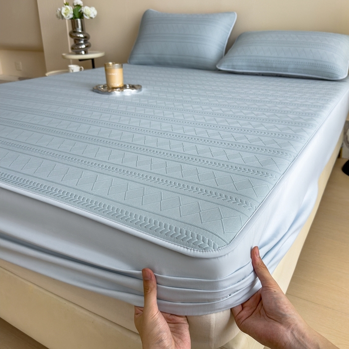 91家纺网 家纺一手货源 找家纺 莱家富 2025新款A类柔感彩绒棉夹棉床笠三件套床笠单件单床笠-素菱笺系列 素菱笺-青釉蓝