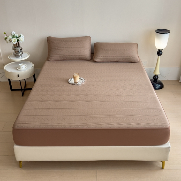 91家纺网 家纺一手货源 找家纺 莱家富 2025新款A类柔感彩绒棉夹棉床笠三件套床笠单件单床笠-素菱笺系列 素菱笺-栗壳咖