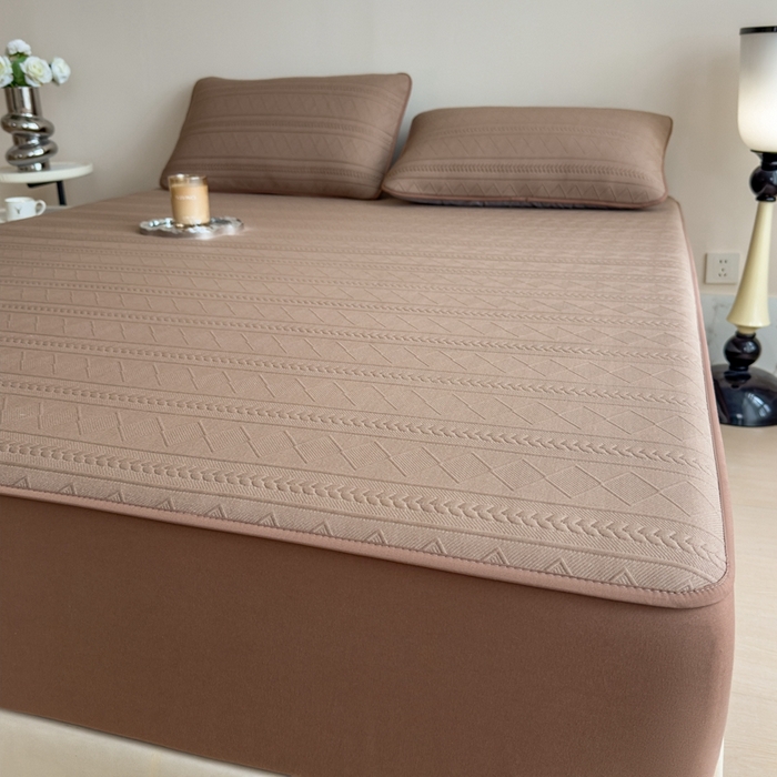 91家纺网 家纺一手货源 找家纺 莱家富 2025新款A类柔感彩绒棉夹棉床笠三件套床笠单件单床笠-素菱笺系列 素菱笺-栗壳咖