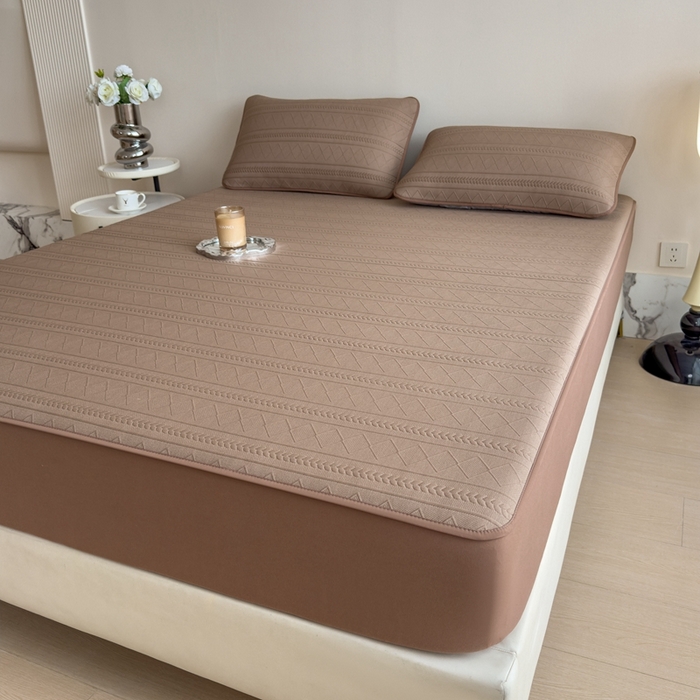 91家纺网 家纺一手货源 找家纺 莱家富 2025新款A类柔感彩绒棉夹棉床笠三件套床笠单件单床笠-素菱笺系列 素菱笺-栗壳咖