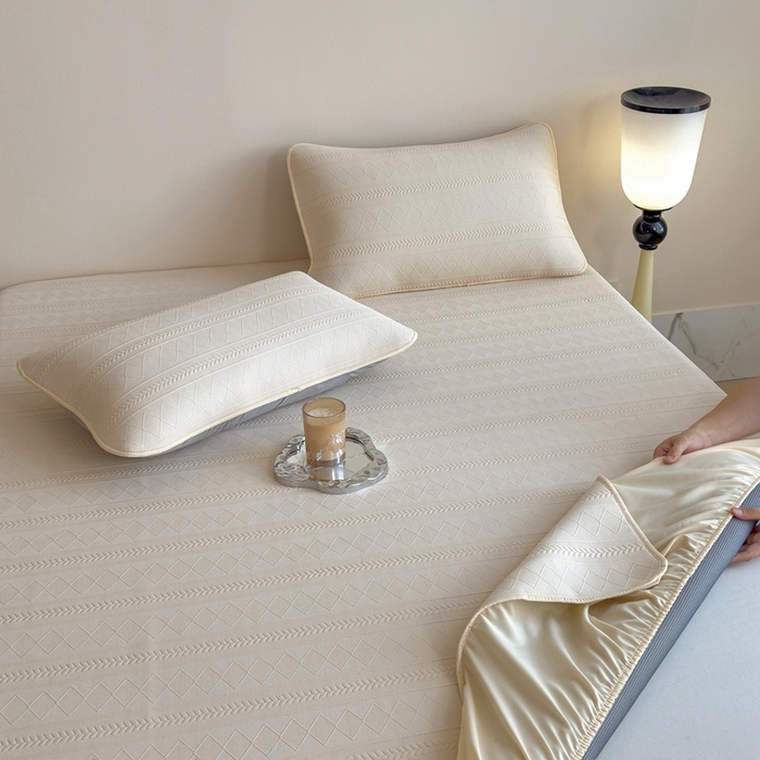 91家纺网 家纺一手货源 找家纺 莱家富 2025新款A类柔感彩绒棉夹棉床笠三件套床笠单件单床笠-素菱笺系列 素菱笺-麦米黄