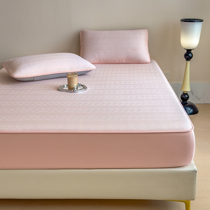 91家纺网 家纺一手货源 找家纺 莱家富 2025新款A类柔感彩绒棉夹棉床笠三件套床笠单件单床笠-素菱笺系列 素菱笺-桃雾粉