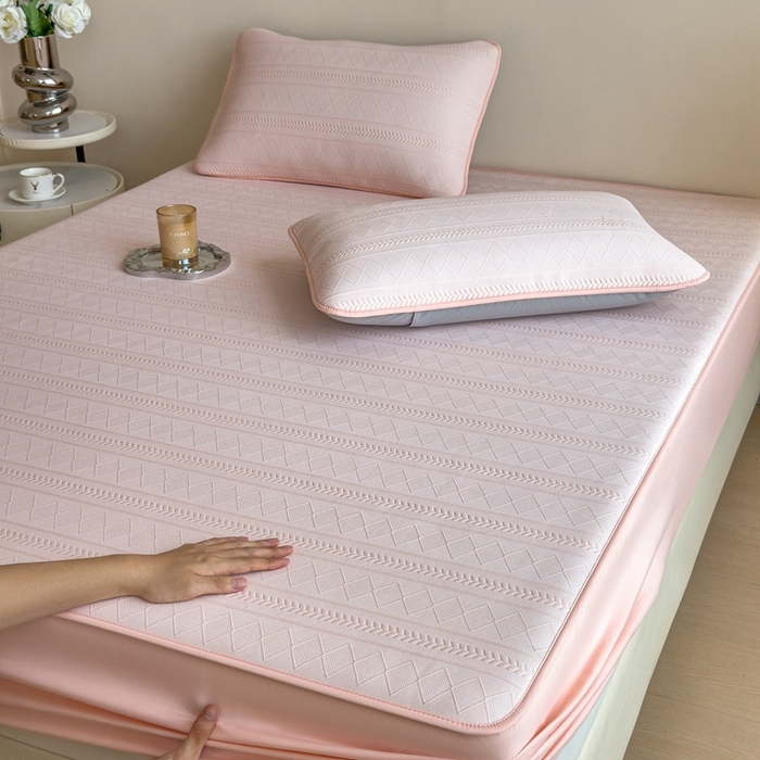 91家纺网 家纺一手货源 找家纺 莱家富 2025新款A类柔感彩绒棉夹棉床笠三件套床笠单件单床笠-素菱笺系列 素菱笺-桃雾粉