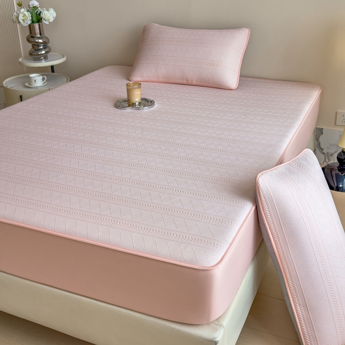 91家纺网 家纺一手货源 找家纺 莱家富 2025新款A类柔感彩绒棉夹棉床笠三件套床笠单件单床笠-素菱笺系列 素菱笺-桃雾粉