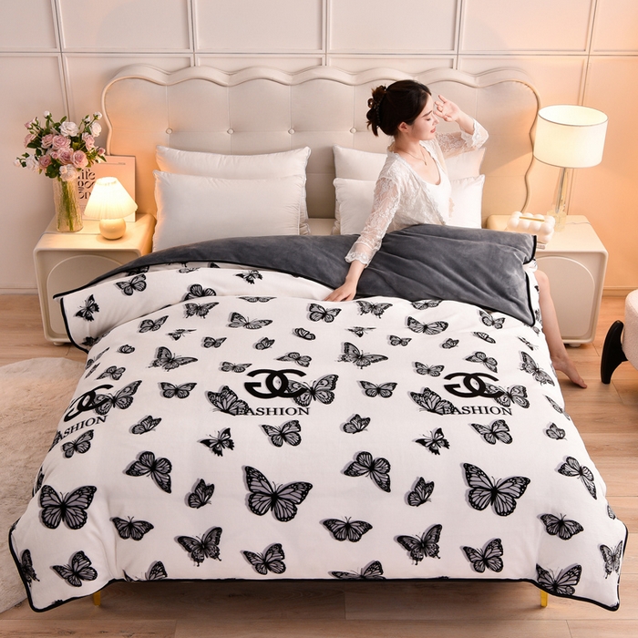 91家纺网 家纺一手货源 找家纺 （总）绒宴2025新230克特厚款印花牛奶绒被套法莱绒金貂被套单件