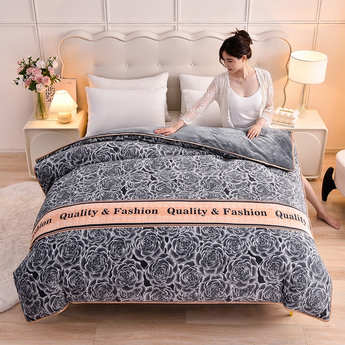 91家纺网 家纺一手货源 找家纺 （总）绒宴2025新230克特厚款印花牛奶绒被套法莱绒金貂被套单件