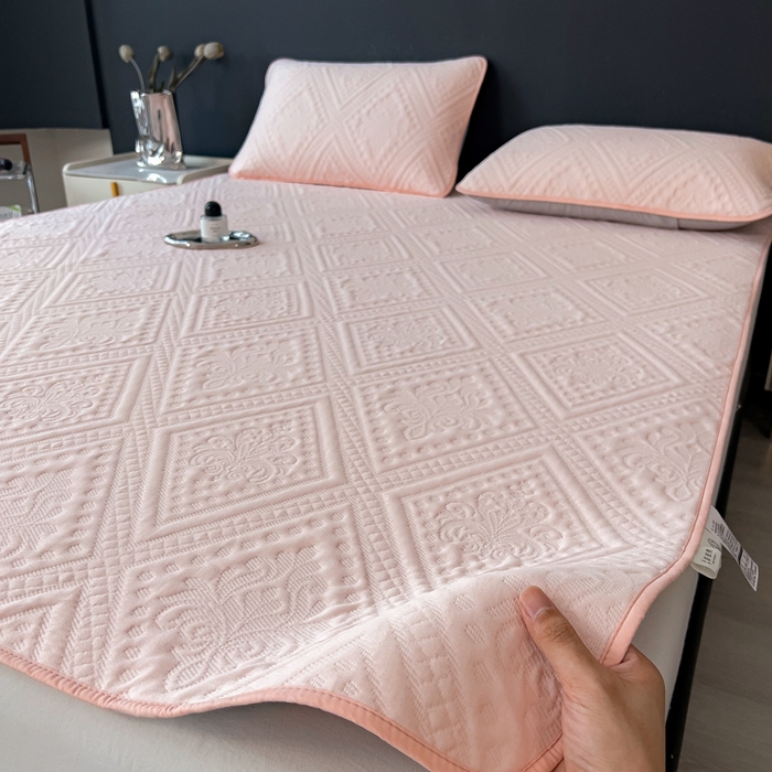 91家纺网 家纺一手货源 找家纺 莱家富 2025新款A类柔感彩绒棉夹棉床垫三件套单床垫-菱影蔓花系列 菱影蔓花-樱花粉床垫