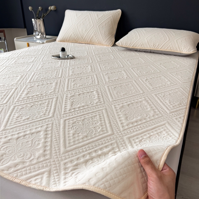 91家纺网 家纺一手货源 找家纺 莱家富 2025新款A类柔感彩绒棉夹棉床垫三件套单床垫-菱影蔓花系列 菱影蔓花-沙砾米床垫