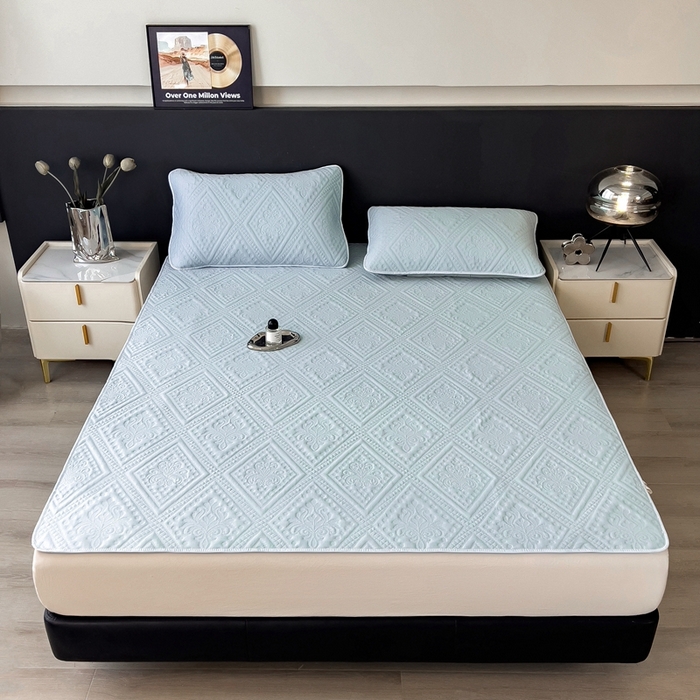 91家纺网 家纺一手货源 找家纺 莱家富 2025新款A类柔感彩绒棉夹棉床垫三件套单床垫-菱影蔓花系列 菱影蔓花-淡雅蓝床垫