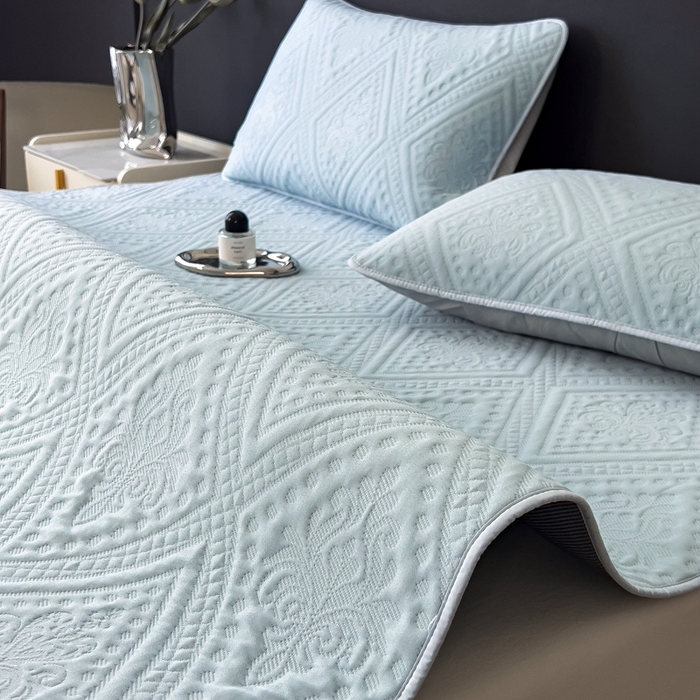 91家纺网 家纺一手货源 找家纺 莱家富 2025新款A类柔感彩绒棉夹棉床垫三件套单床垫-菱影蔓花系列 菱影蔓花-淡雅蓝床垫