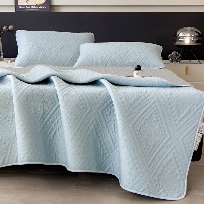 91家纺网 家纺一手货源 找家纺 莱家富 2025新款A类柔感彩绒棉夹棉床垫三件套单床垫-菱影蔓花系列 菱影蔓花-淡雅蓝床垫