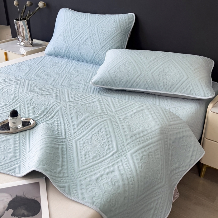 91家纺网 家纺一手货源 找家纺 莱家富 2025新款A类柔感彩绒棉夹棉床垫三件套单床垫-菱影蔓花系列 菱影蔓花-淡雅蓝床垫