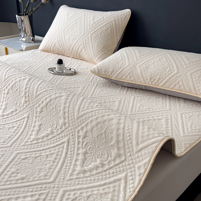 91家纺网 家纺一手货源 找家纺 莱家富 2025新款A类柔感彩绒棉夹棉床垫三件套单床垫-菱影蔓花系列 菱影蔓花-沙砾米床垫