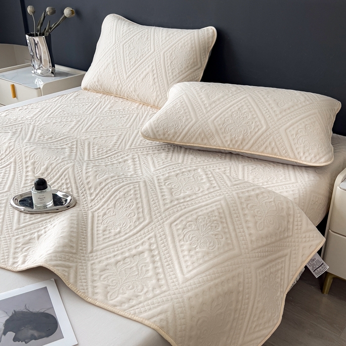 91家纺网 家纺一手货源 找家纺 莱家富 2025新款A类柔感彩绒棉夹棉床垫三件套单床垫-菱影蔓花系列 菱影蔓花-沙砾米床垫