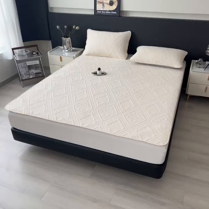 91家纺网 家纺一手货源 找家纺 莱家富 2025新款A类柔感彩绒棉夹棉床垫三件套单床垫-菱影蔓花系列 菱影蔓花-沙砾米床垫