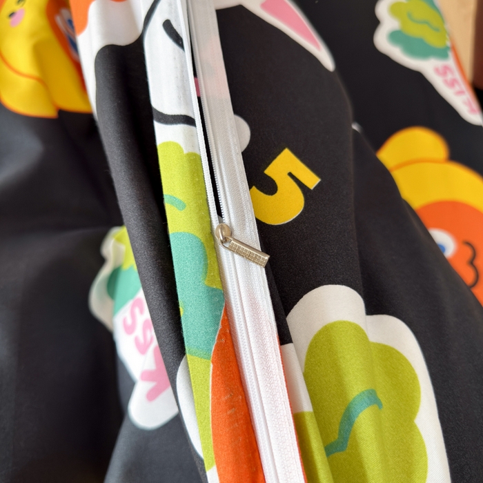 91家纺网 家纺一手货源 找家纺 乐居坊 2025新款开学季亲肤棉透气印花芦荟棉四件套（大床） 胡萝卜兵