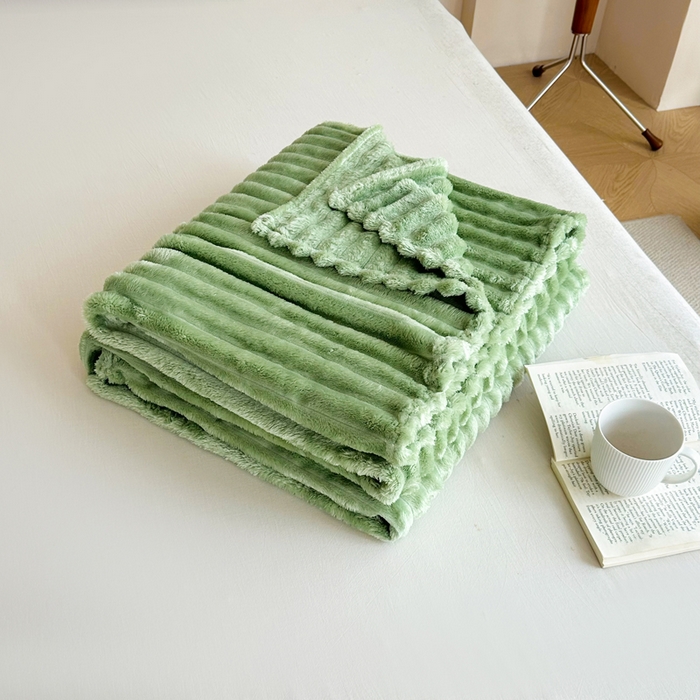 91家纺网 家纺一手货源 找家纺 安琪家纺 2025新款280克直播爆品兔毛绒高克重多功能抽条毛毯盖毯午睡毯跨境外贸 果绿