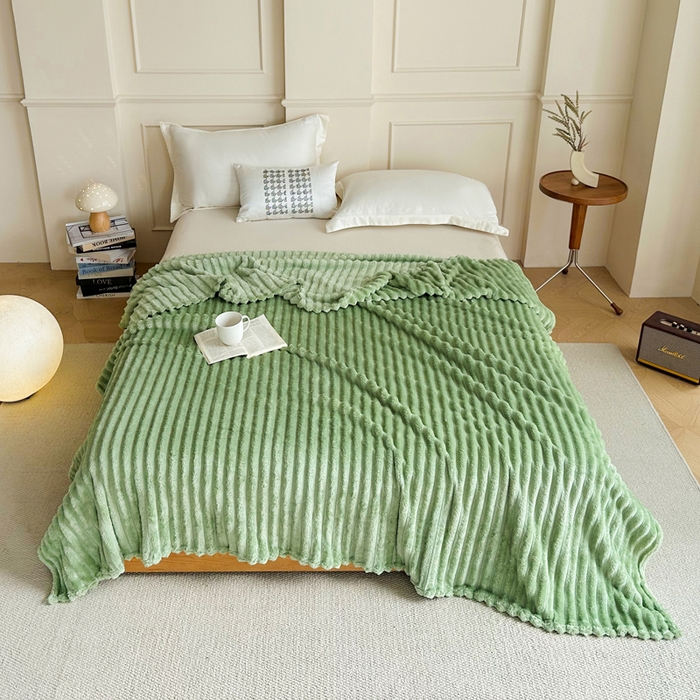 91家纺网 家纺一手货源 找家纺 安琪家纺 2025新款280克直播爆品兔毛绒高克重多功能抽条毛毯盖毯午睡毯跨境外贸 果绿