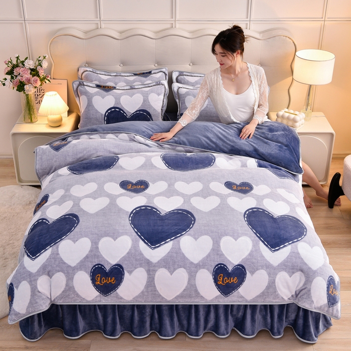 91家纺网 家纺一手货源 找家纺 绒宴 2025新款8.5斤牛奶绒金貂法莱绒床裙款保暖四件套 爱心派对