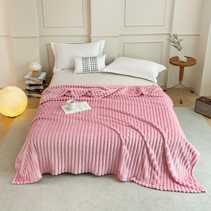 91家纺网 家纺一手货源 找家纺 安琪家纺 2025新款280克直播爆品兔毛绒高克重多功能抽条毛毯盖毯午睡毯跨境外贸 粉色