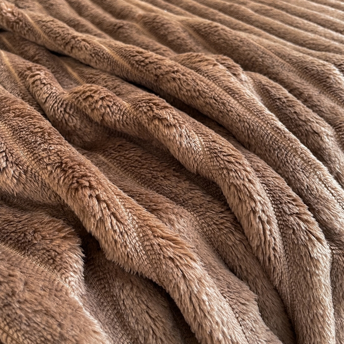 91家纺网 家纺一手货源 找家纺 安琪家纺 2025新款280克直播爆品兔毛绒高克重多功能抽条毛毯盖毯午睡毯跨境外贸 咖色