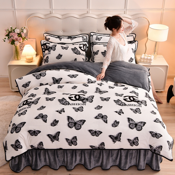 91家纺网 家纺一手货源 找家纺 绒宴 2025新款8.5斤牛奶绒金貂法莱绒床裙款保暖四件套 初遇