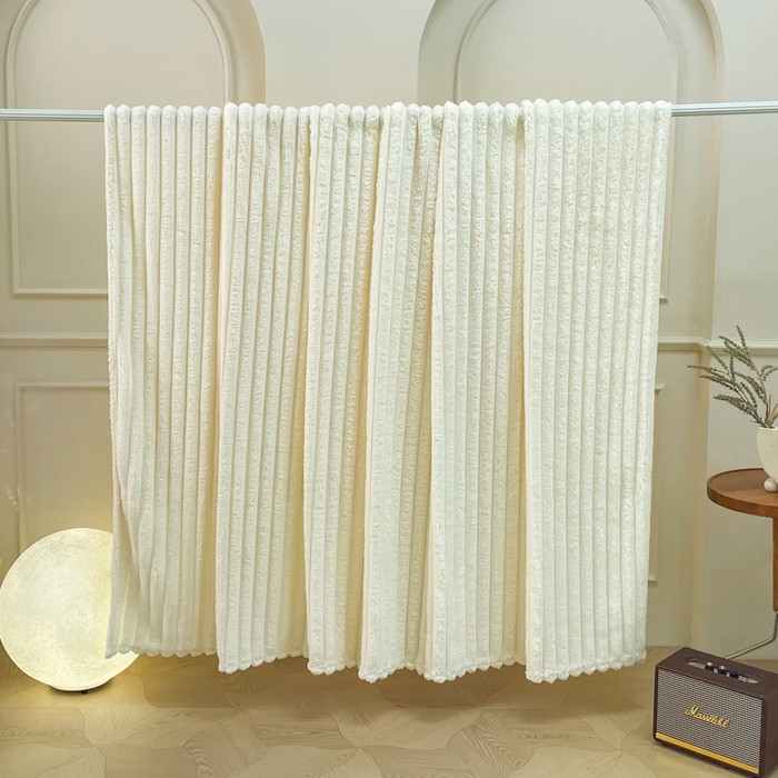 91家纺网 家纺一手货源 找家纺 安琪家纺 2025新款280克直播爆品兔毛绒高克重多功能抽条毛毯盖毯午睡毯跨境外贸 奶白