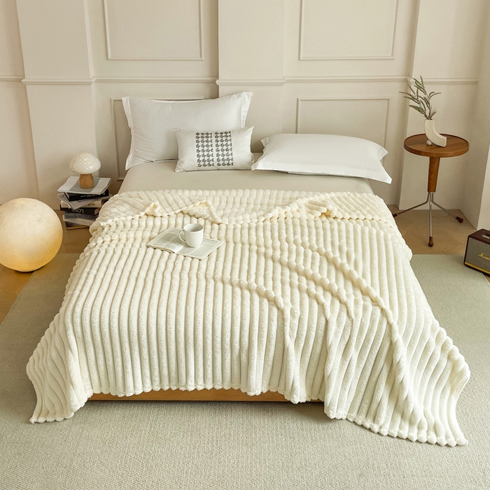 91家纺网 家纺一手货源 找家纺 安琪家纺 2025新款280克直播爆品兔毛绒高克重多功能抽条毛毯盖毯午睡毯跨境外贸 奶白