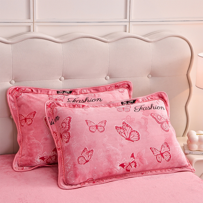 91家纺网 家纺一手货源 找家纺 绒宴 2025新款8.5斤牛奶绒金貂法莱绒床裙款保暖四件套 蝶梦