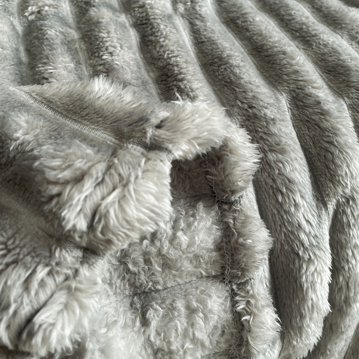 91家纺网 家纺一手货源 找家纺 安琪家纺 2025新款280克直播爆品兔毛绒高克重多功能抽条毛毯盖毯午睡毯跨境外贸 浅灰