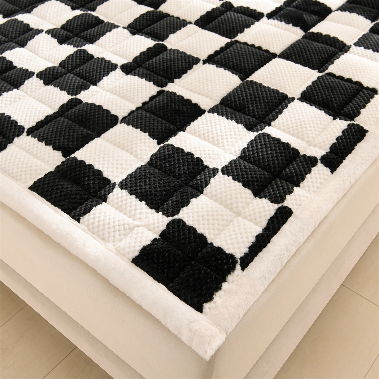 91家纺网 家纺一手货源 找家纺 云木里 2025新款豆豆绒床垫床褥床护垫 黑白