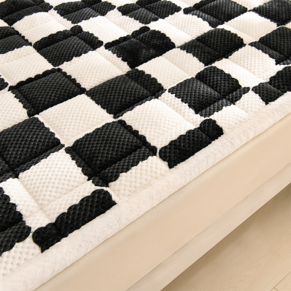 91家纺网 家纺一手货源 找家纺 云木里 2025新款豆豆绒床垫床褥床护垫 黑白