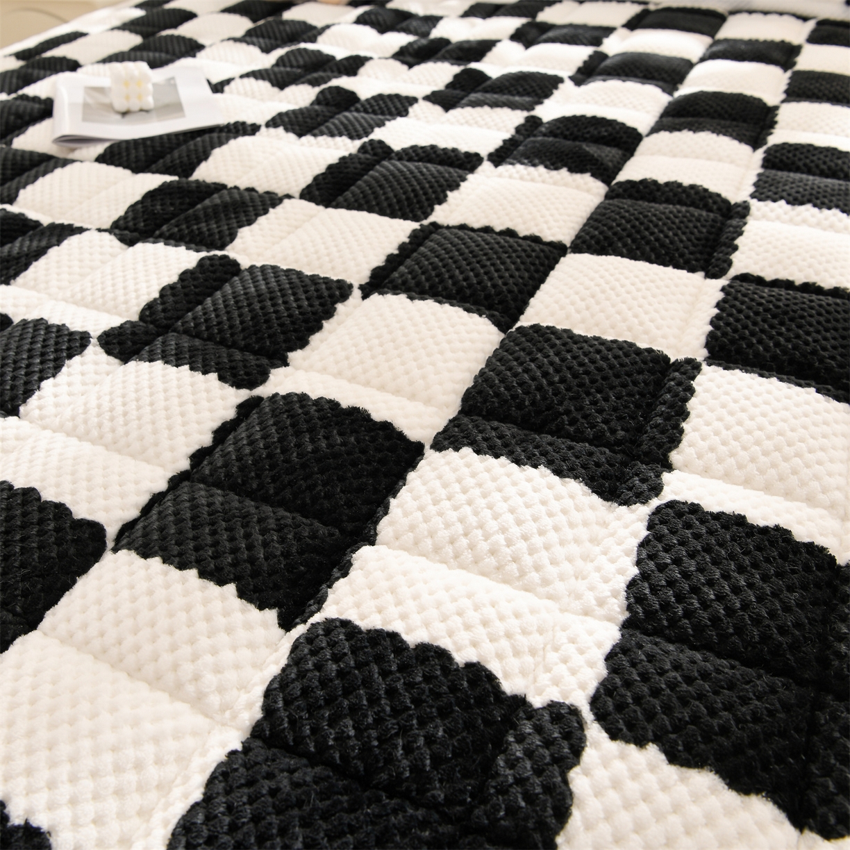 91家纺网 家纺一手货源 找家纺 云木里 2025新款豆豆绒床垫床褥床护垫 黑白