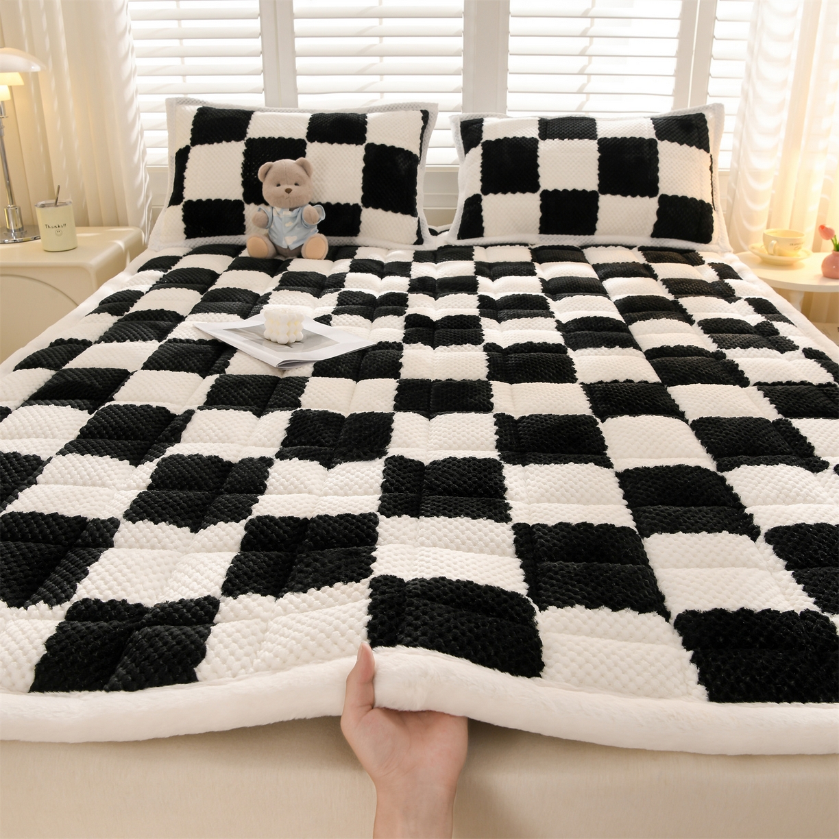 91家纺网 家纺一手货源 找家纺 云木里 2025新款豆豆绒床垫床褥床护垫 黑白