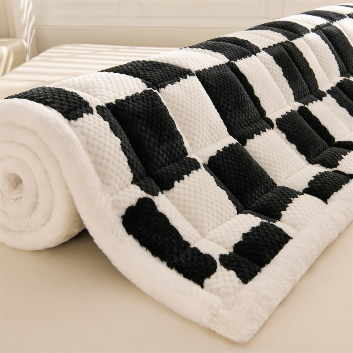 91家纺网 家纺一手货源 找家纺 云木里 2025新款豆豆绒床垫床褥床护垫 黑白