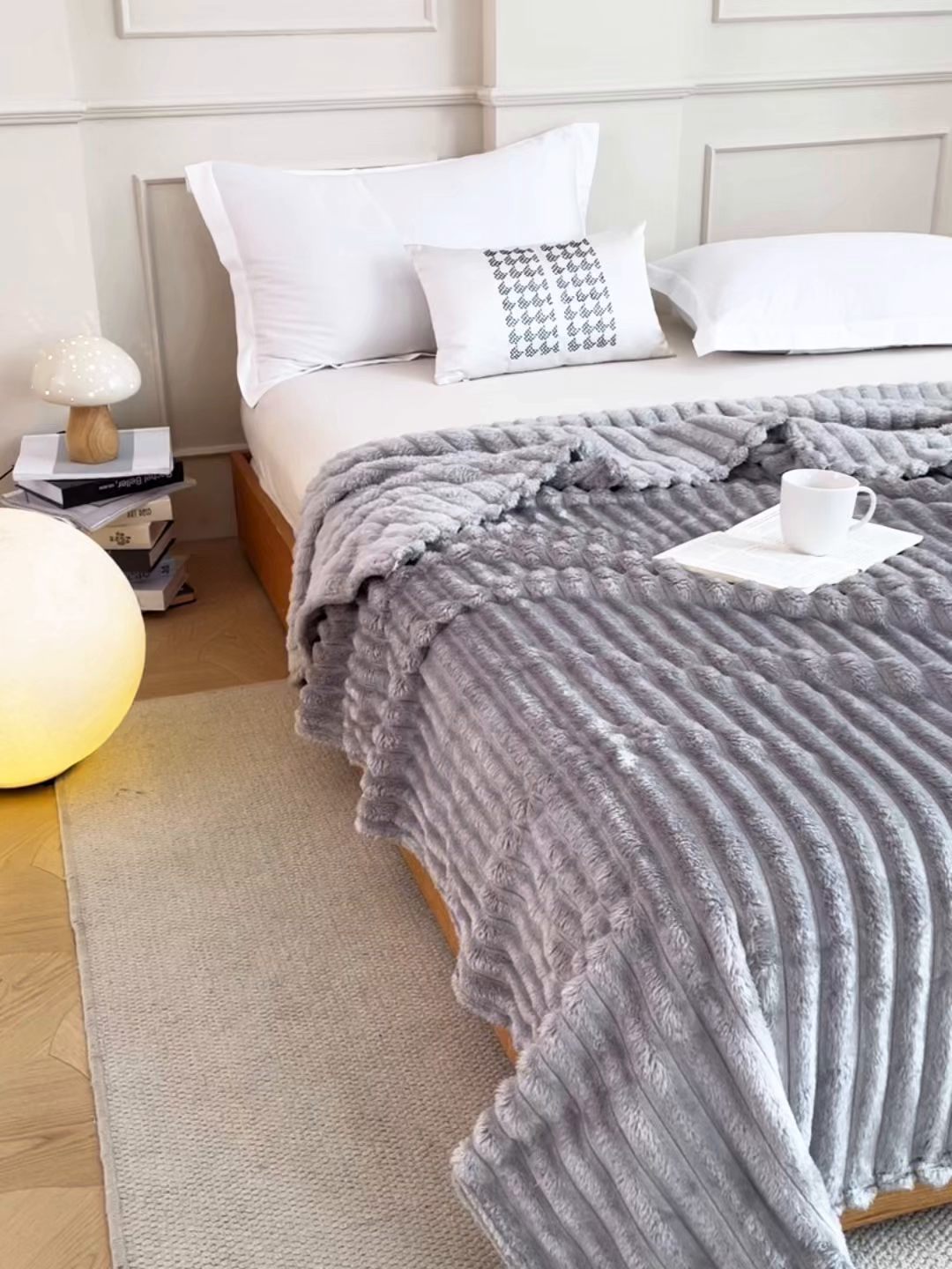 91家纺网 家纺一手货源 找家纺 安琪家纺 2025新款280克直播爆品兔毛绒高克重多功能抽条毛毯盖毯午睡毯跨境外贸 浅灰