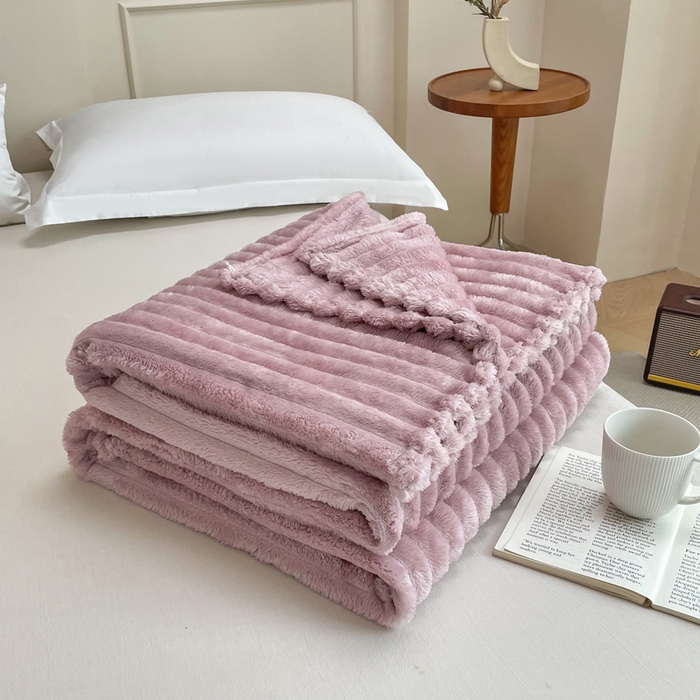 91家纺网 家纺一手货源 找家纺 安琪家纺 2025新款280克直播爆品兔毛绒高克重多功能抽条毛毯盖毯午睡毯跨境外贸 紫色