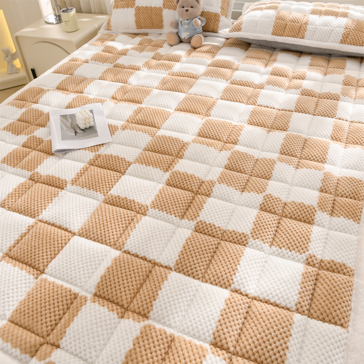 91家纺网 家纺一手货源 找家纺 云木里 2025新款豆豆绒床垫床褥床护垫 卡其