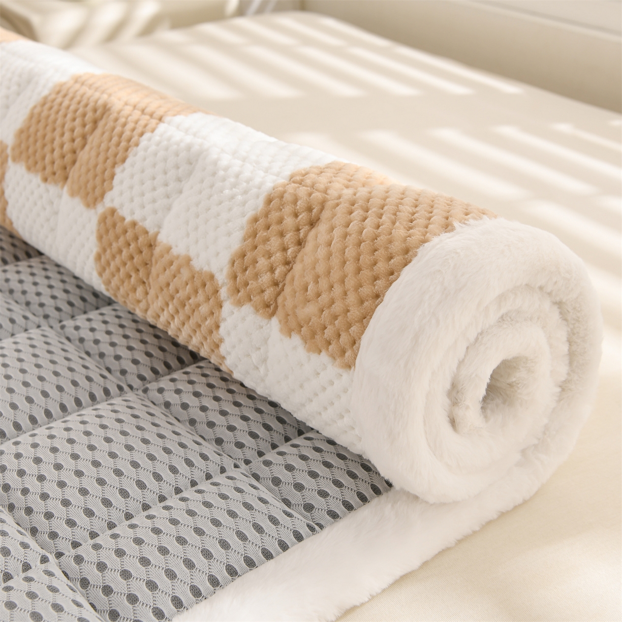 91家纺网 家纺一手货源 找家纺 云木里 2025新款豆豆绒床垫床褥床护垫 卡其