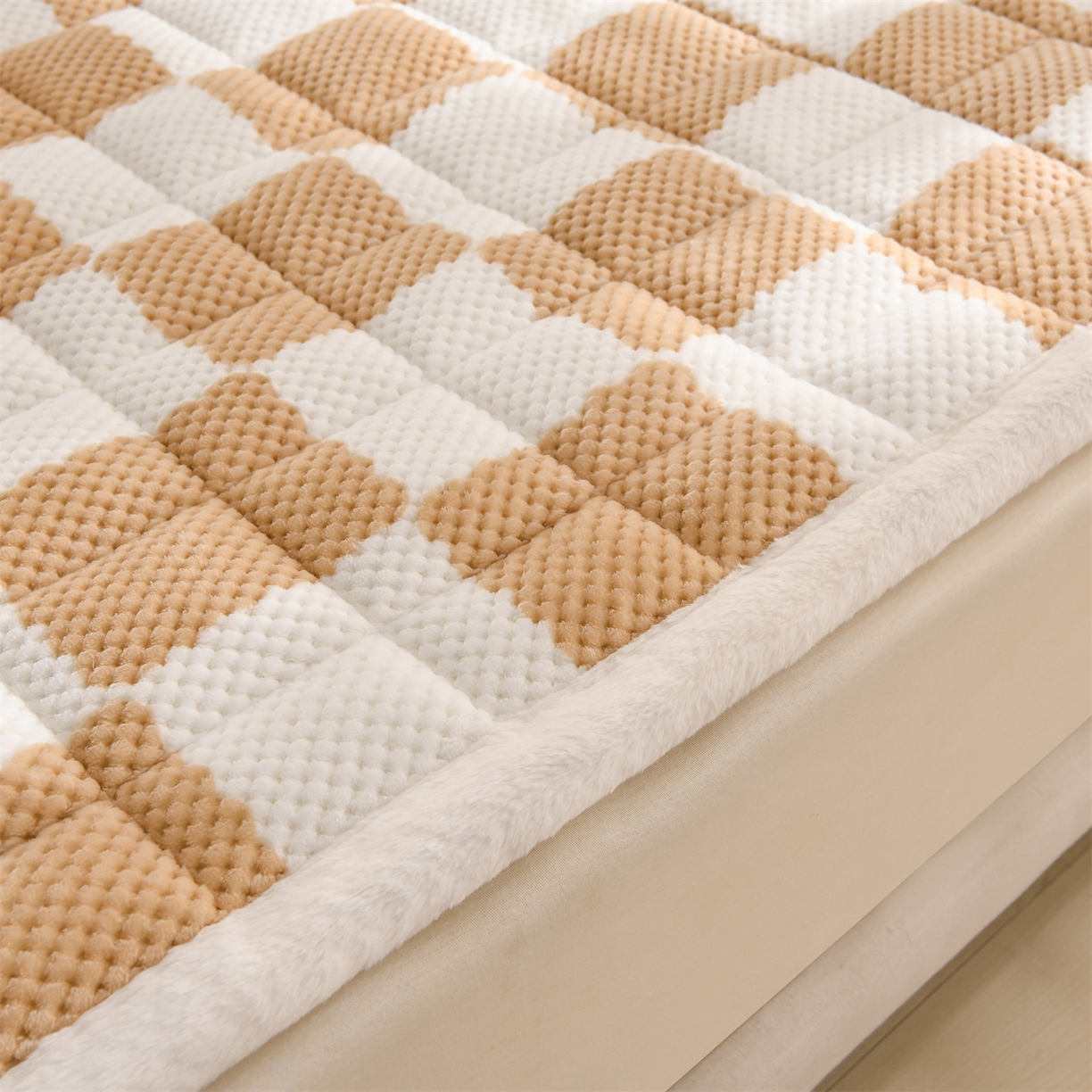 91家纺网 家纺一手货源 找家纺 云木里 2025新款豆豆绒床垫床褥床护垫 卡其