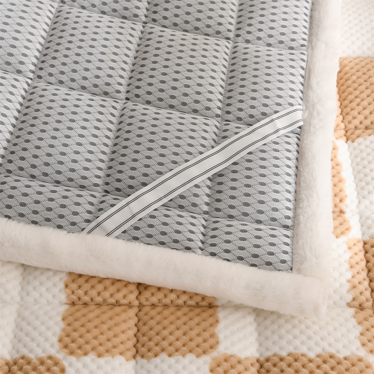 91家纺网 家纺一手货源 找家纺 云木里 2025新款豆豆绒床垫床褥床护垫 卡其