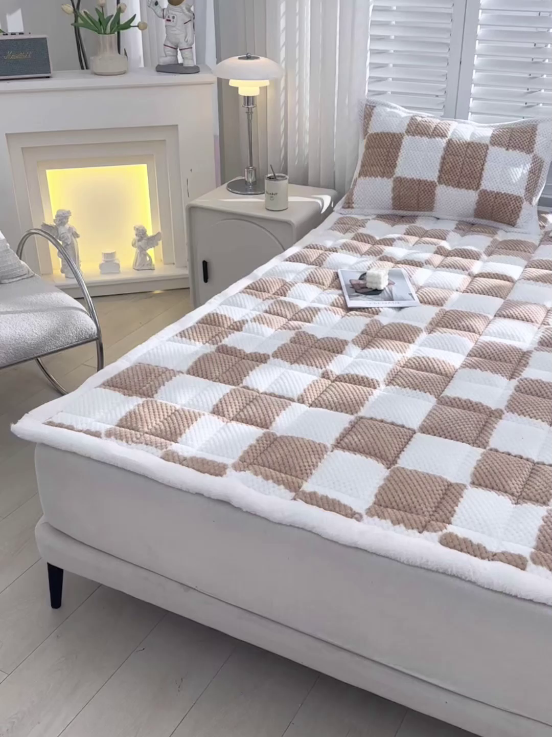 91家纺网 家纺一手货源 找家纺 云木里 2025新款豆豆绒床垫床褥床护垫 卡其