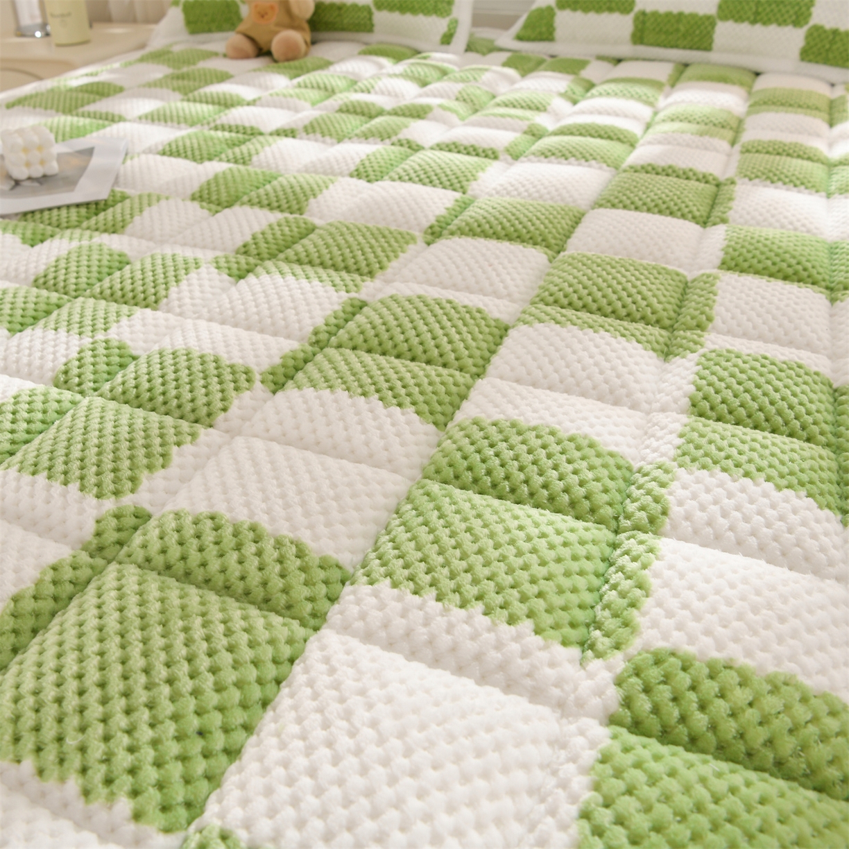 91家纺网 家纺一手货源 找家纺 云木里 2025新款豆豆绒床垫床褥床护垫 抹茶绿