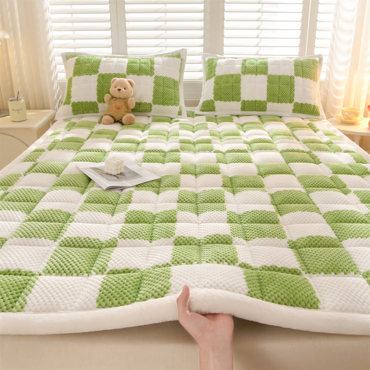 91家纺网 家纺一手货源 找家纺 云木里 2025新款豆豆绒床垫床褥床护垫 抹茶绿